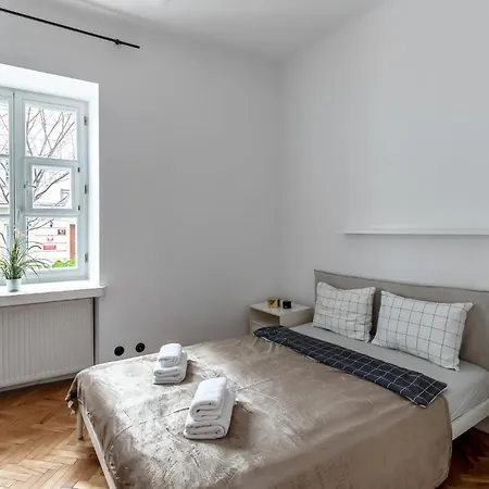 Apartment - Great Location- Stays-mostowa Warschau