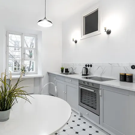 Apartment - Great Location- Stays-mostowa Warsaw